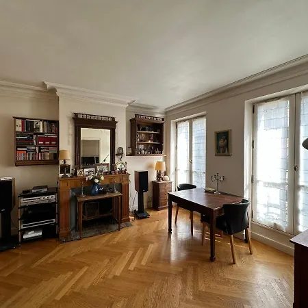 Appartement 70 Sqm In 75008 Paris