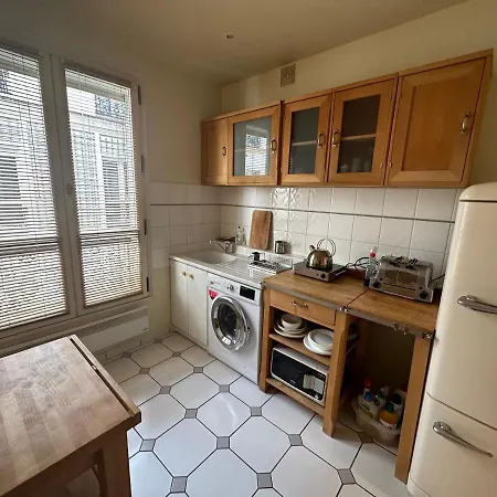 70 Sqm In 75008 Apartamento