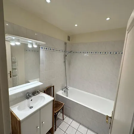 Appartement 70 Sqm In 75008