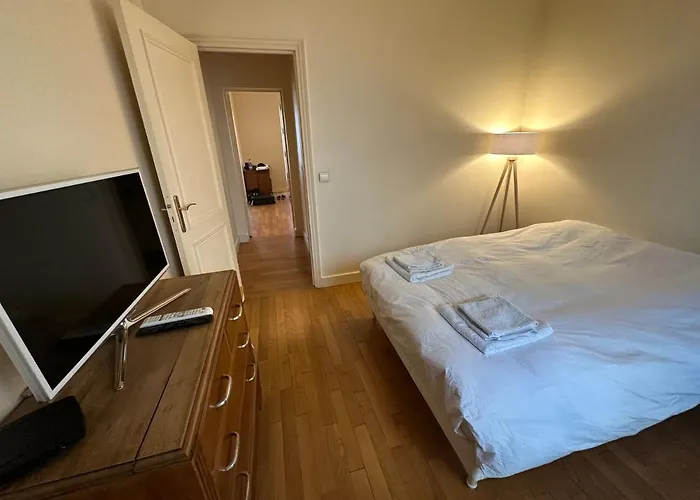 Lägenhet 70 Sqm In 75008 *