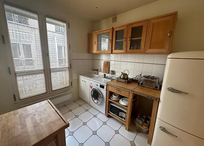 70 Sqm In 75008 Lägenhet
