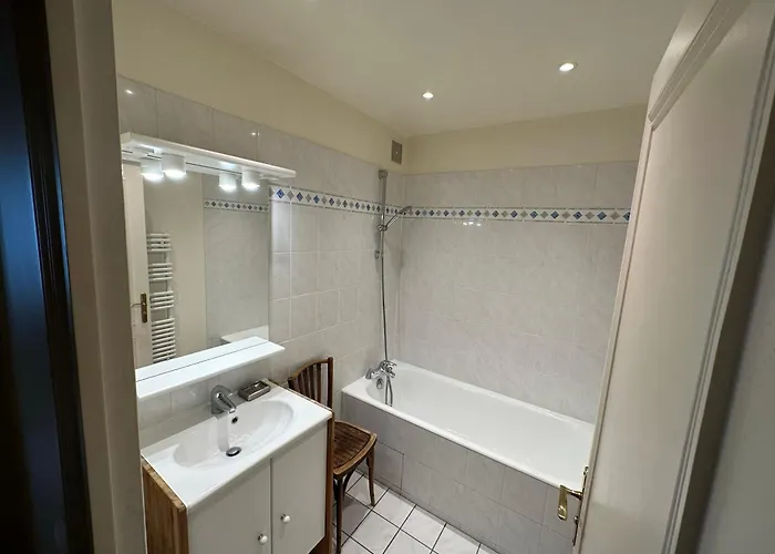 Lägenhet 70 Sqm In 75008