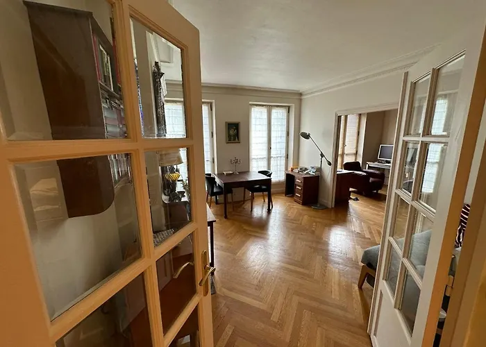 70 Sqm In 75008 公寓
